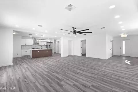 Living - 2914 N 81st Ave, Phoenix, AZ 85033 photo 2 of 5