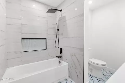 Bath - 2914 N 81st Ave, Phoenix, AZ 85033 photo 4 of 6