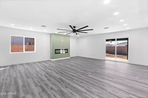 Living - 2914 N 81st Ave, Phoenix, AZ 85033 photo 4 of 5