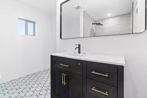 Bath - 2914 N 81st Ave, Phoenix, AZ 85033 photo 6 of 6
