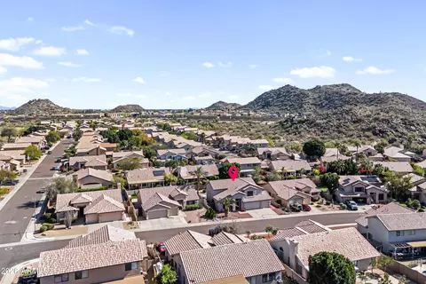 View/Area - 1711 E Runion Dr, Phoenix, AZ 85024 photo 4 of 8