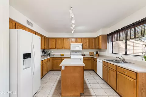 Kitchen - 1711 E Runion Dr, Phoenix, AZ 85024 photo 2 of 3