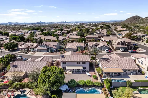 View/Area - 1711 E Runion Dr, Phoenix, AZ 85024 photo 7 of 8