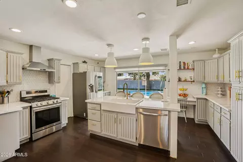 Kitchen - 709 E Winter Dr, Phoenix, AZ 85020 photo 2 of 4