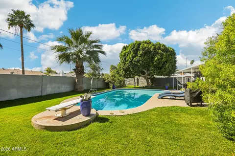 Exterior - 709 E Winter Dr, Phoenix, AZ 85020 photo 4 of 8