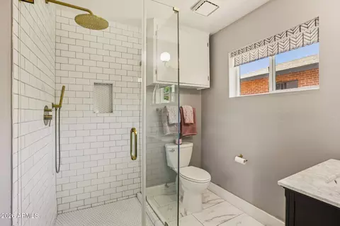 Bath - 709 E Winter Dr, Phoenix, AZ 85020 photo 1 of 3