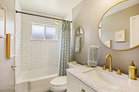 Bath - 709 E Winter Dr, Phoenix, AZ 85020 photo 3 of 3