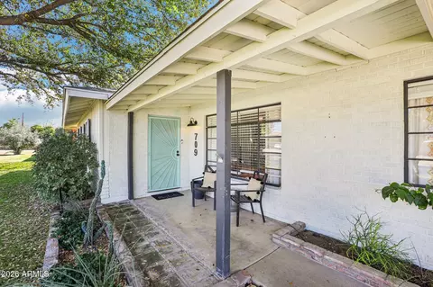 Exterior - 709 E Winter Dr, Phoenix, AZ 85020 photo 2 of 8