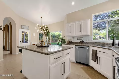 Kitchen - 1542 E Catamaran Dr, Gilbert, AZ 85234 photo 6 of 9