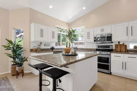 Kitchen - 1542 E Catamaran Dr, Gilbert, AZ 85234 photo 4 of 9