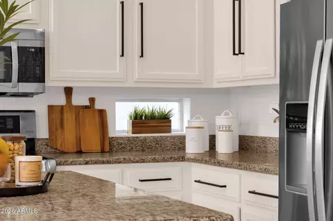 Kitchen - 1542 E Catamaran Dr, Gilbert, AZ 85234 photo 9 of 9