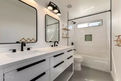 Bath - 2301 E Millbrae Ct, Gilbert, AZ 85234 photo 4 of 5