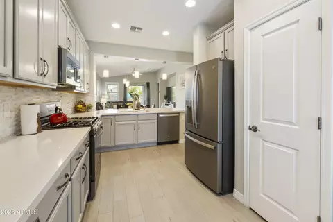 Kitchen - 10648 E Texas Ave, Mesa, AZ 85212 photo 6 of 8