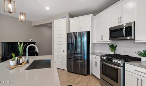 Kitchen - 9741 E Research Ave, Mesa, AZ 85212 photo 3 of 4