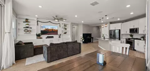 Entry Way - 9741 E Research Ave, Mesa, AZ 85212 photo 6 of 8