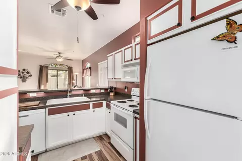 Kitchen - 2150 E Bell Rd #1144, Phoenix, AZ 85022 photo 2 of 3