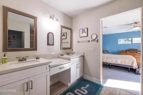 Bath - 1517 E Pinchot Ave, Phoenix, AZ 85014 photo 1 of 6