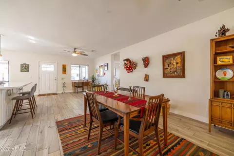 Dining - 1517 E Pinchot Ave, Phoenix, AZ 85014 photo 2 of 4
