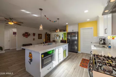 Kitchen - 1517 E Pinchot Ave, Phoenix, AZ 85014 photo 9 of 10
