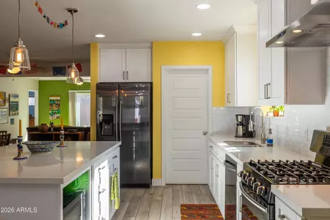 Kitchen - 1517 E Pinchot Ave, Phoenix, AZ 85014 photo 10 of 10