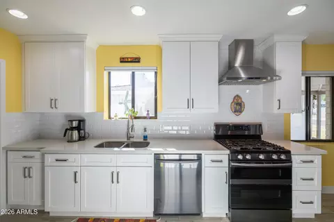 Kitchen - 1517 E Pinchot Ave, Phoenix, AZ 85014 photo 5 of 10