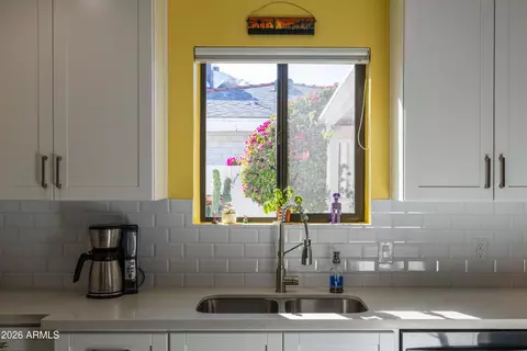 Kitchen - 1517 E Pinchot Ave, Phoenix, AZ 85014 photo 8 of 10