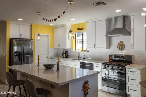 Kitchen - 1517 E Pinchot Ave, Phoenix, AZ 85014 photo 3 of 10
