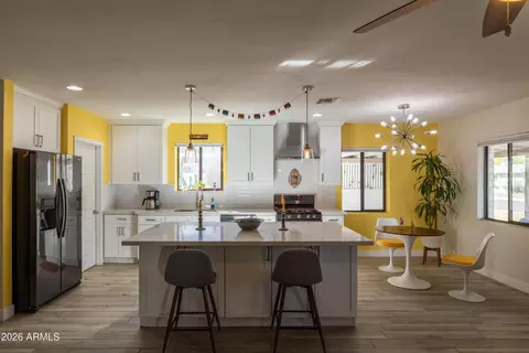 Kitchen - 1517 E Pinchot Ave, Phoenix, AZ 85014 photo 4 of 10