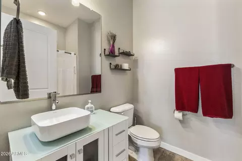 Bath - 15550 S 5th Ave #236, Phoenix, AZ 85045 photo 1 of 3