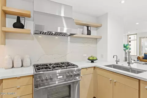 Kitchen - 2402 Esplanade Ln #604, Phoenix, AZ 85016 photo 3 of 6