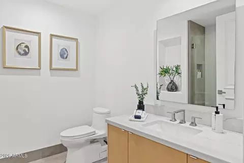 Bath - 2402 Esplanade Ln #604, Phoenix, AZ 85016 photo 1 of 7