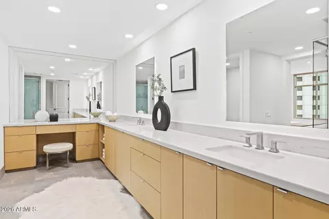Bath - 2402 Esplanade Ln #604, Phoenix, AZ 85016 photo 5 of 7