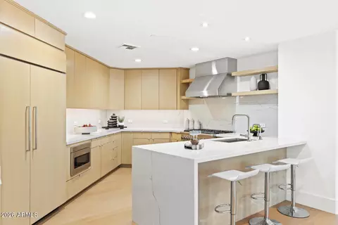 Kitchen - 2402 Esplanade Ln #604, Phoenix, AZ 85016 photo 1 of 6