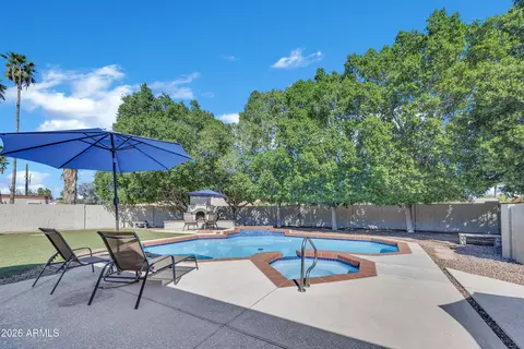 960 W Knowles Cir, Mesa, AZ 85210