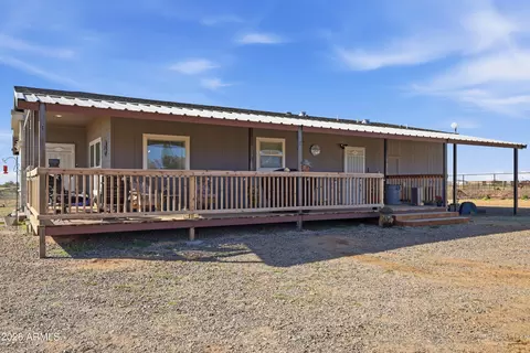 22454 W Steel Horse Rd, Congress, AZ 85332