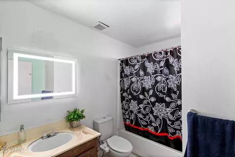 Bath - 2143 W Eugie Ave, Phoenix, AZ 85029 photo 2 of 2