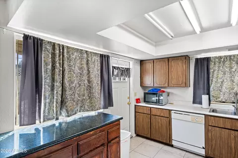 Kitchen - 2143 W Eugie Ave, Phoenix, AZ 85029 photo 3 of 3