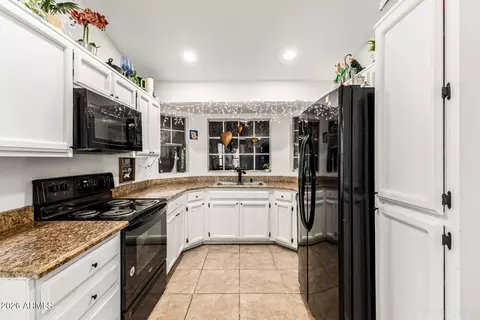 6530 W North Ln, Glendale, AZ 85302