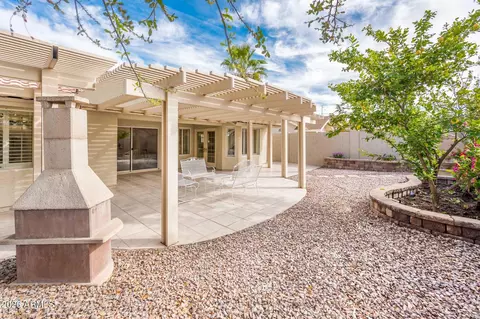 Exterior - 1033 E Hearne Way, Gilbert, AZ 85234 photo 5 of 7