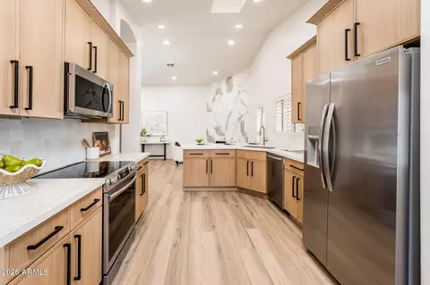 Kitchen - 1033 E Hearne Way, Gilbert, AZ 85234 photo 4 of 4