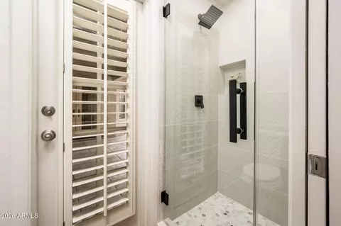 Bath - 1033 E Hearne Way, Gilbert, AZ 85234 photo 4 of 5