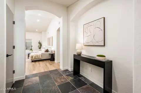 1033 E Hearne Way, Gilbert, AZ 85234