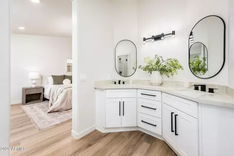 Bath - 1033 E Hearne Way, Gilbert, AZ 85234 photo 2 of 5
