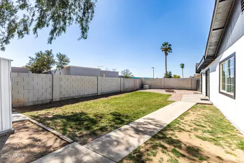 Exterior - 7613 W Devonshire Ave, Phoenix, AZ 85033 photo 8 of 10