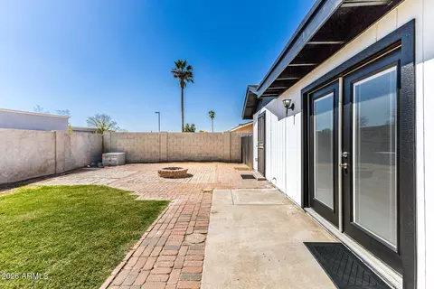 Exterior - 7613 W Devonshire Ave, Phoenix, AZ 85033 photo 5 of 10