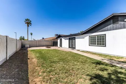 Exterior - 7613 W Devonshire Ave, Phoenix, AZ 85033 photo 7 of 10