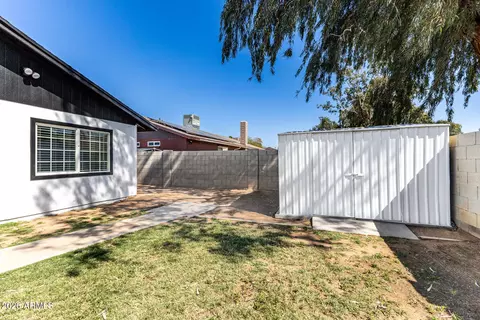 Exterior - 7613 W Devonshire Ave, Phoenix, AZ 85033 photo 9 of 10