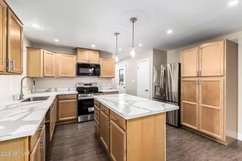 Kitchen - 7613 W Devonshire Ave, Phoenix, AZ 85033 photo 2 of 5