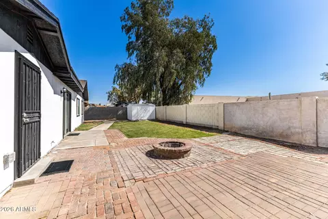 Exterior - 7613 W Devonshire Ave, Phoenix, AZ 85033 photo 6 of 10