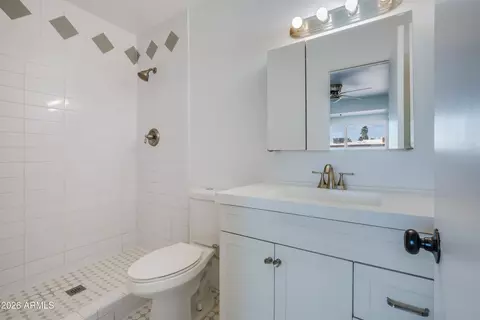 Bath - 3846 N 30th St, Phoenix, AZ 85016 photo 1 of 2